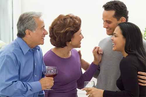 رفتار با خانواده همسر در دوران نامزدی و عقد
